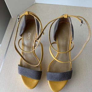 Aldo Pumps gray suede and yellow